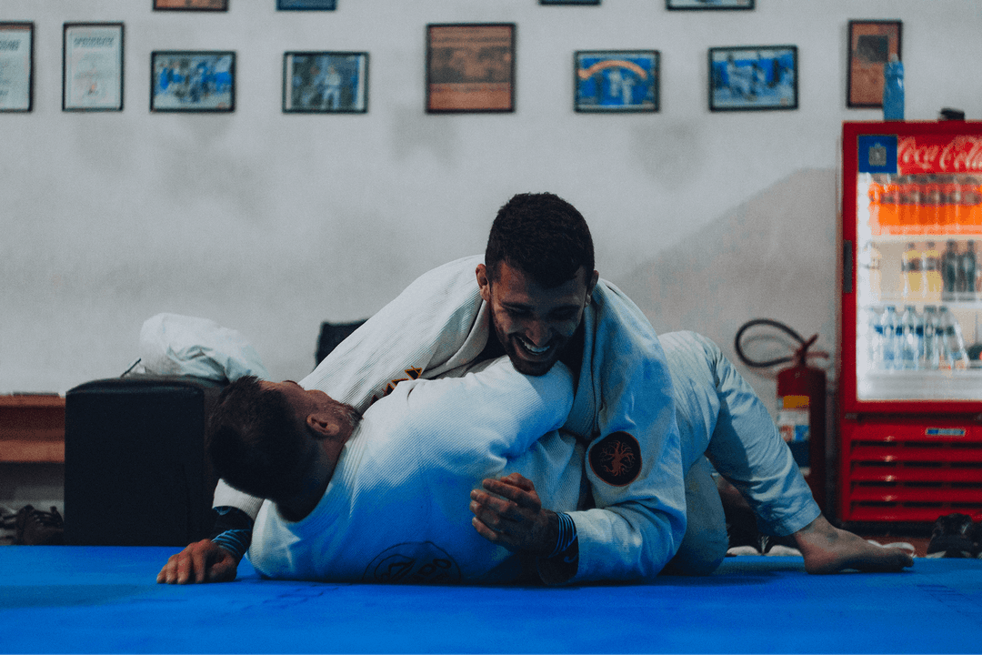 Lutador de Jiu Jitsu treinando - Maido Academia